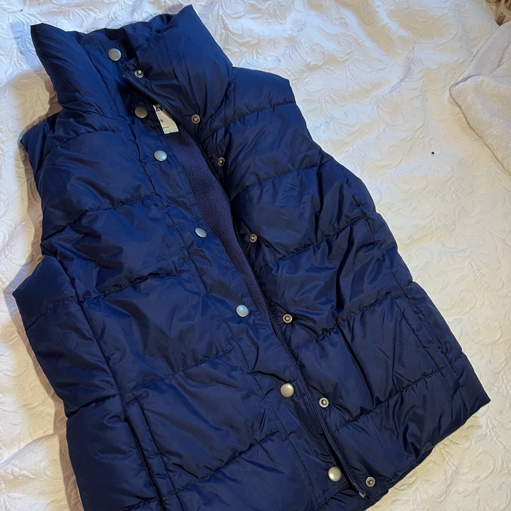 Old navy Puffer Vest size medium. Bought in thrift store. Used once